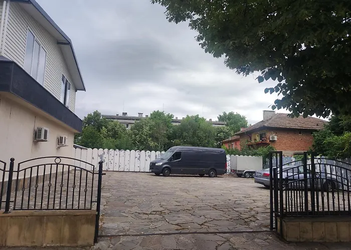 Hotel кианти Kyrdżali